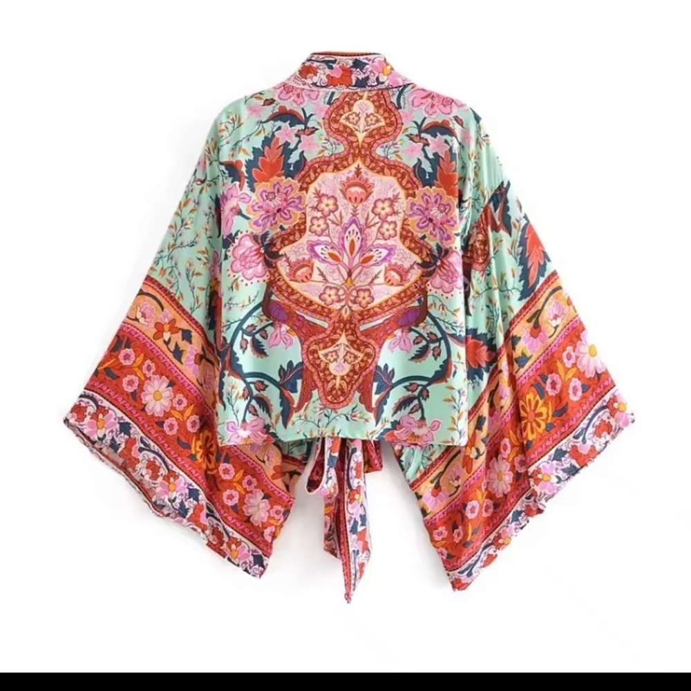 Floral Tie Front Cropped Kimono Top NEW! - Picture 3 of 8